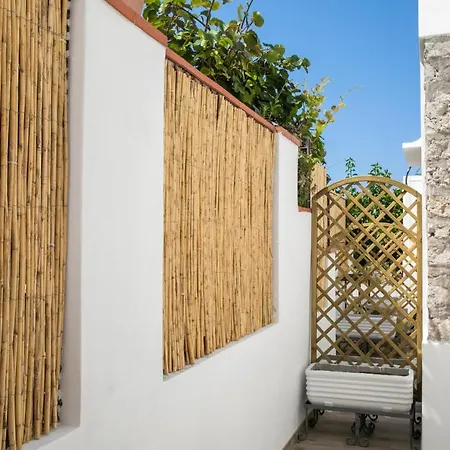 לינה וארוחת בוקר Casa Cristina 4*